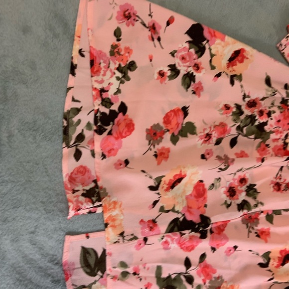 Medium floral open back pink blouse from Francescas - Picture 2 of 10